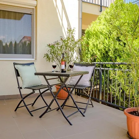 Bella No1 Apartment *